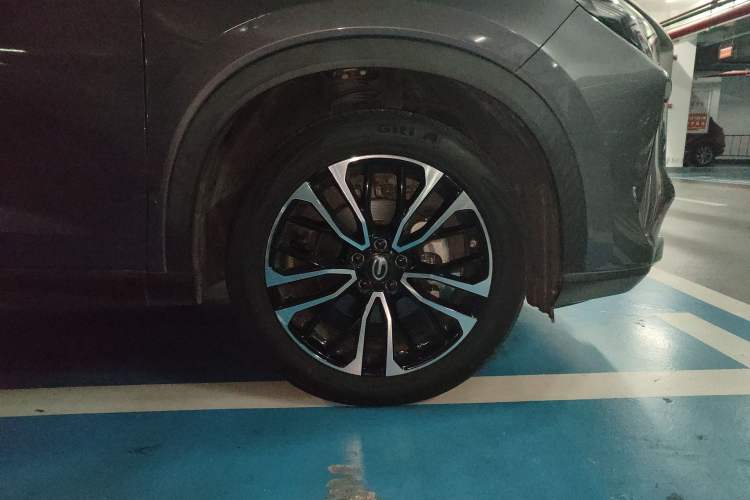 Used GAC Trumpchi GS4 PLUS 2021 270T Automatic Galaxy Edition Right Front Wheel Hub