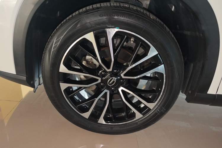 Used GAC Trumpchi GS4 PLUS 2021 270T Automatic Star Edition Left Front Wheel Hub