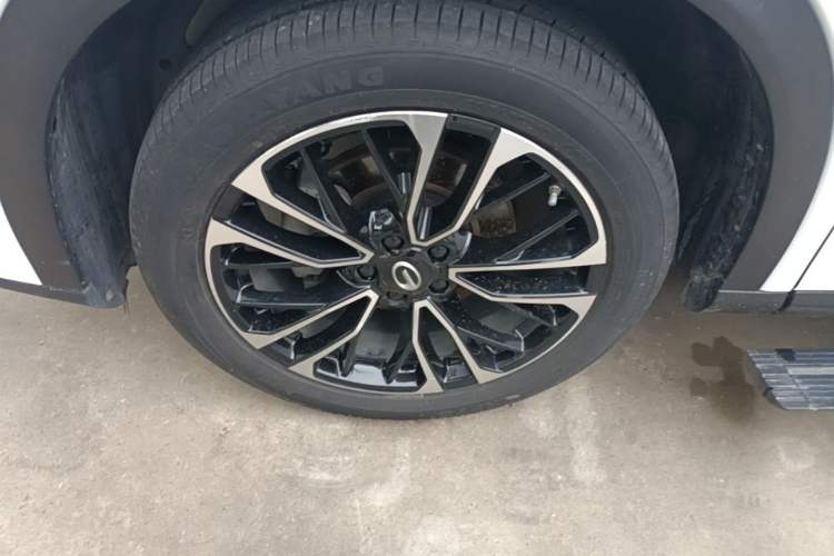 Used GAC Trumpchi GS4 PLUS 2021 270T Automatic Galaxy Edition Left Front Wheel Hub