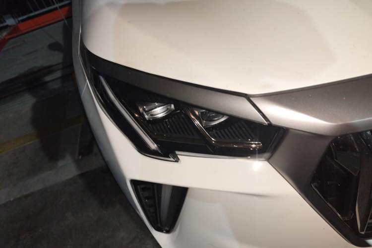 Used GAC Trumpchi GS4 PLUS 2021 390T Automatic Nebula Edition Right Front Headlight