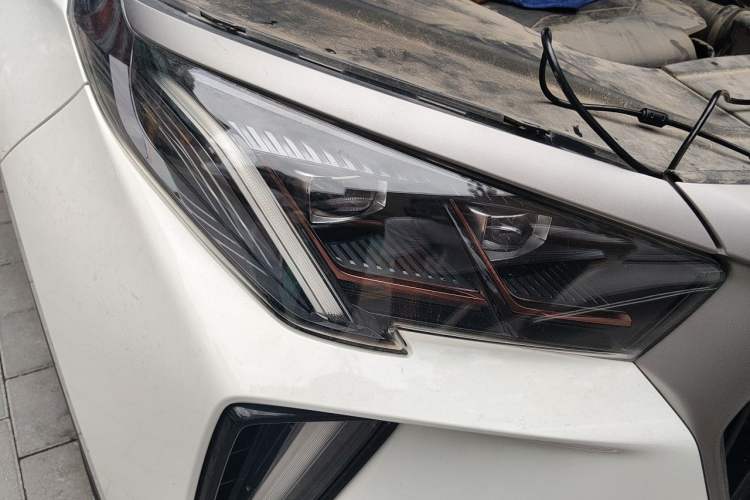 Used GAC Trumpchi GS4 PLUS 2021 390T Automatic Nebula Edition Right Front Headlight