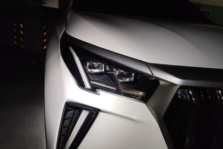 Used GAC Trumpchi GS4 PLUS 2021 270T Automatic Galaxy Edition Right Front Headlight