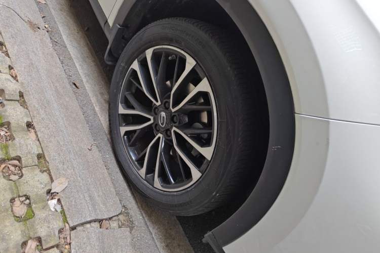 Used GAC Trumpchi GS4 PLUS 2021 390T Automatic Nebula Edition Right Front Wheel Hub