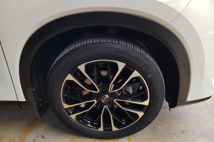 Used GAC Trumpchi GS4 PLUS 2021 390T Automatic Nebula Edition Right Front Wheel Hub