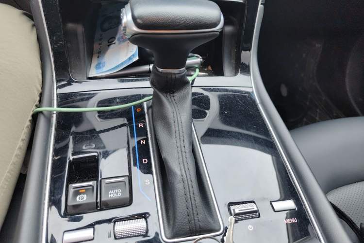 Used GAC Trumpchi GS4 PLUS 2022 390T Automatic Galaxy Edition Gear Lever