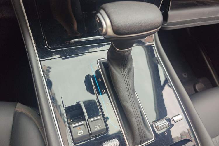Used GAC Trumpchi GS4 PLUS 2022 390T Automatic Galaxy Edition Gear Lever
