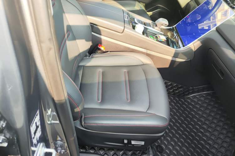 Used GAC Trumpchi GS4 PLUS 2022 270T Automatic Galaxy Edition Right Front Seat