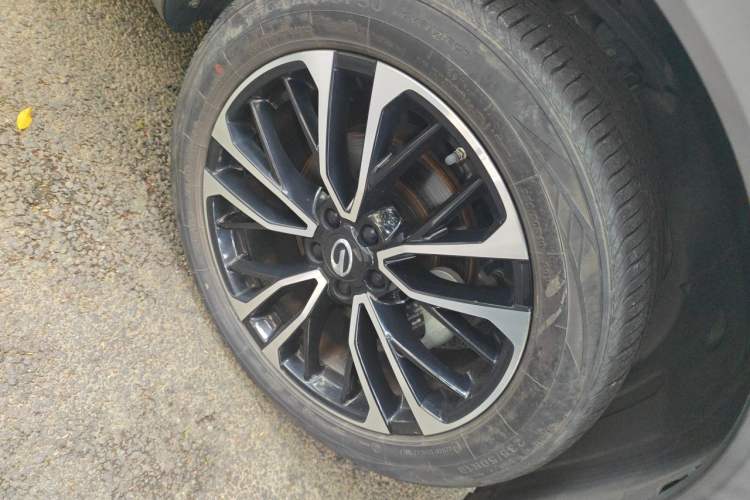 Used GAC Trumpchi GS4 PLUS 2022 270T Automatic Galaxy Edition Right Front Wheel Hub