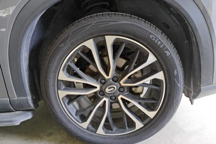 Used GAC Trumpchi GS4 PLUS 2022 390T Automatic Nebula Edition Right Front Wheel Hub
