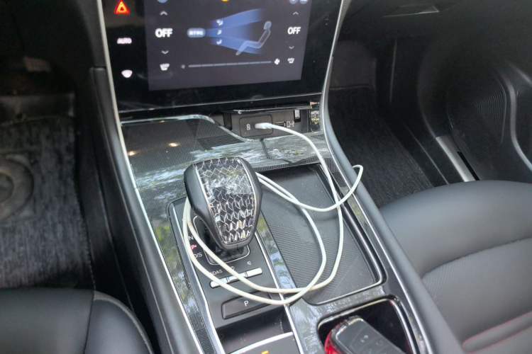 Used GAC Trumpchi GS4 PLUS 2022 270T Automatic Galaxy Edition Gear Lever