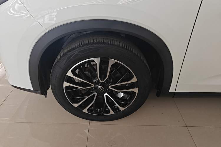 Used GAC Trumpchi GS4 PLUS 2022 390T Automatic Nebula Edition Left Front Wheel Hub