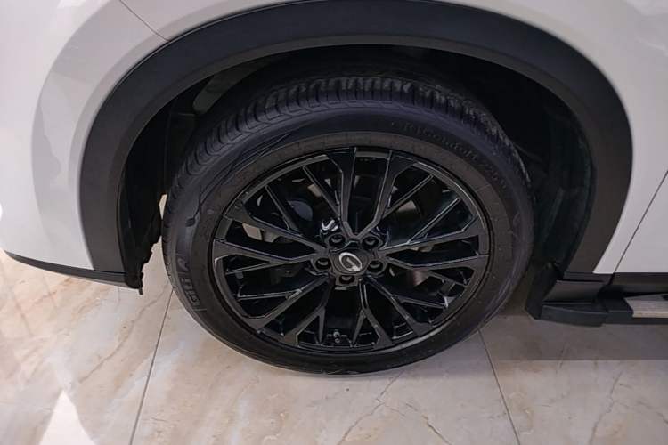 Used GAC Trumpchi GS4 PLUS 2022 390T Automatic Galaxy Edition Left Front Wheel Hub