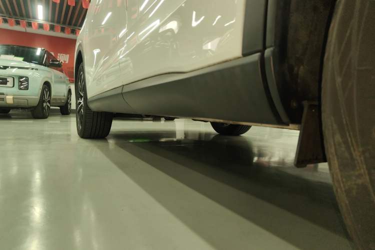 Used GAC Trumpchi GS4 PLUS 2022 390T Automatic Nebula Edition Left Side Sill