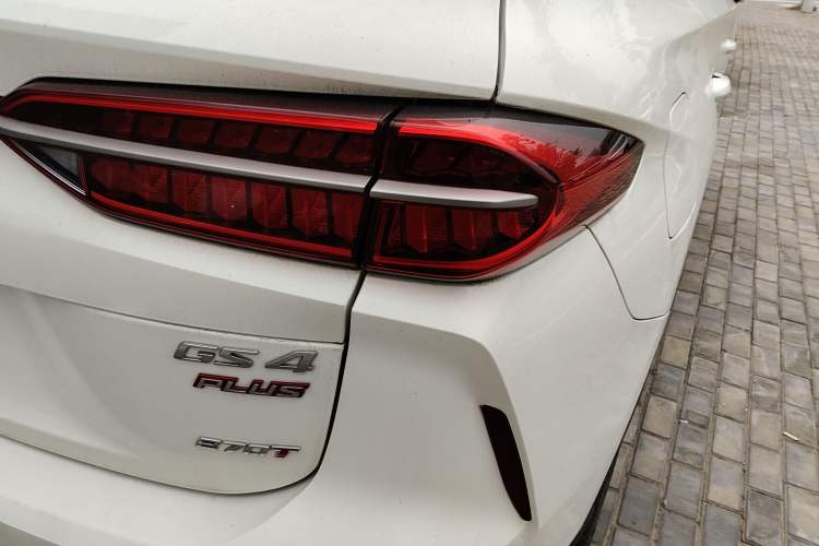 Used GAC Trumpchi GS4 PLUS 2022 270T Automatic Galaxy Edition Right Rear Taillight
