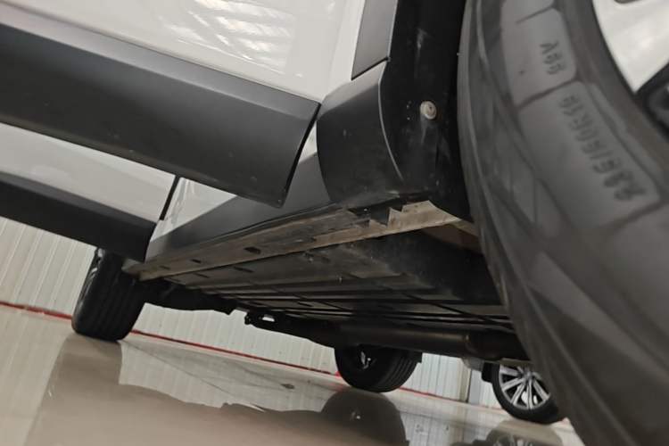 Used GAC Trumpchi GS4 PLUS 2022 390T Automatic Nebula Edition Right Side Sill
