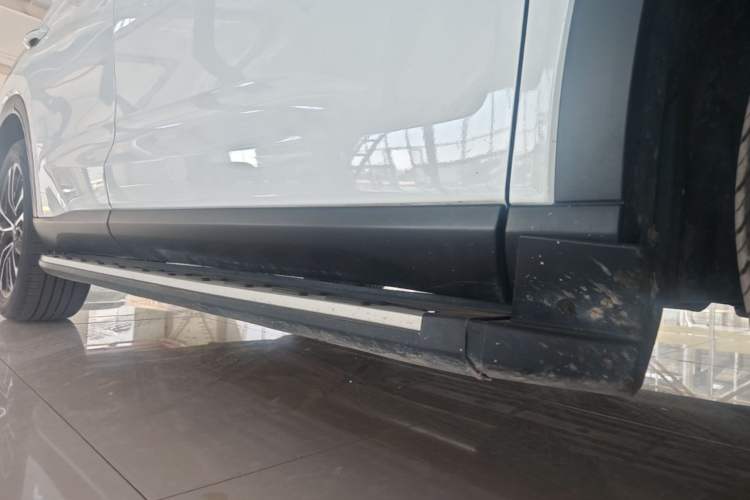 Used GAC Trumpchi GS4 PLUS 2022 390T Automatic Nebula Edition Right Side Sill