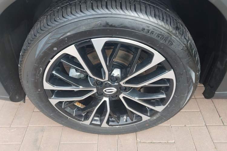 Used GAC Trumpchi GS4 PLUS 2023 390T Automatic Galaxy Edition Left Front Wheel Hub