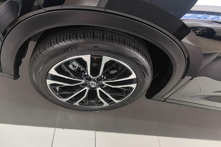 Used GAC Trumpchi GS4 PLUS 2023 390T Automatic Nebula Edition Left Front Wheel Hub