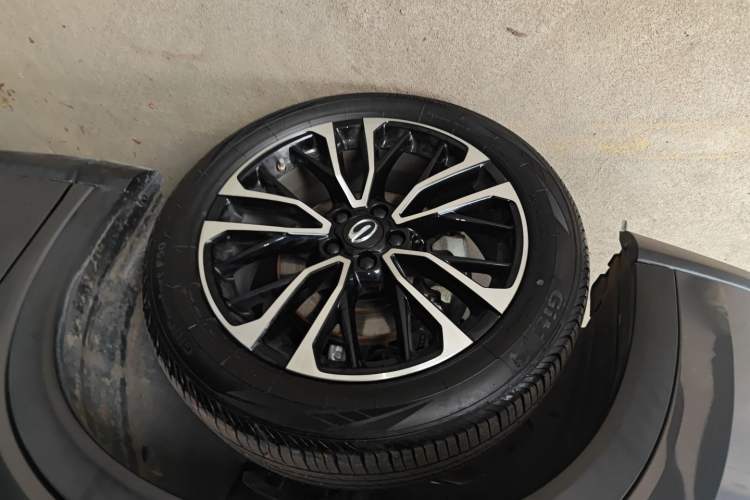 Used GAC Trumpchi GS4 PLUS 2023 390T Automatic Galaxy Edition Left Front Wheel Hub