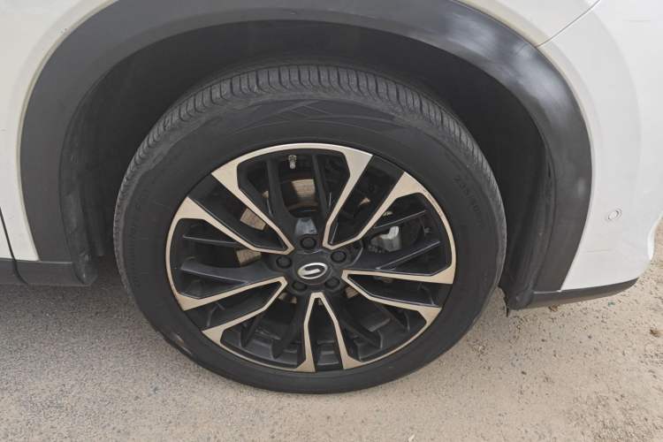 Used GAC Trumpchi GS4 PLUS 2023 390T Automatic Nebula Edition Right Front Wheel Hub