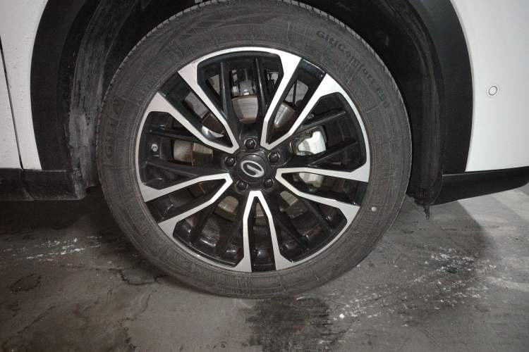 Used GAC Trumpchi GS4 PLUS 2023 390T Automatic Nebula Edition Right Front Wheel Hub