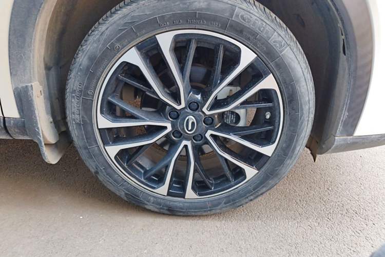 Used GAC Trumpchi GS4 PLUS 2023 390T Automatic Galaxy Edition Right Front Wheel Hub
