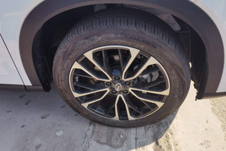 Used GAC Trumpchi GS4 PLUS 2023 390T Automatic Nebula Edition Right Front Wheel Hub