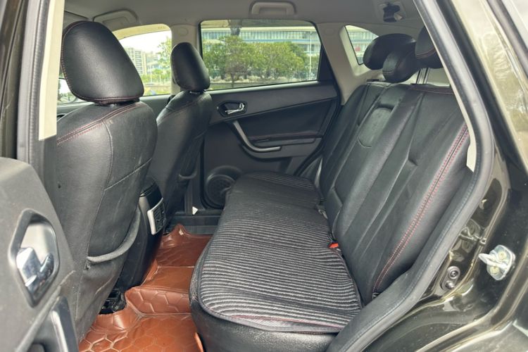 Used GAC Trumpchi GS5 2014 2.0L Automatic Two-Wheel Drive Deluxe Edition Interior 9