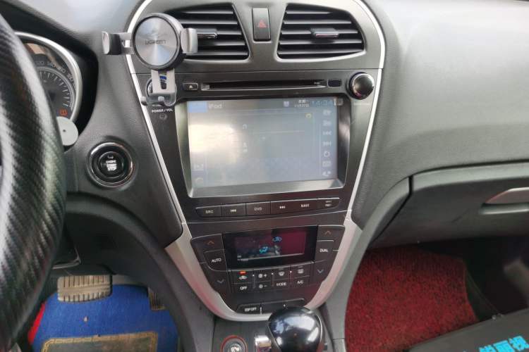 Used GAC Trumpchi GS5 2012 2.0L Automatic Two-Wheel Drive Luxury Edition Audio And AC Panel