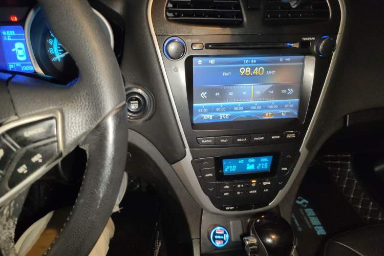 Used GAC Trumpchi GS5 2012 2.0L Automatic Two-Wheel Drive Anniversary Edition Audio And AC Panel