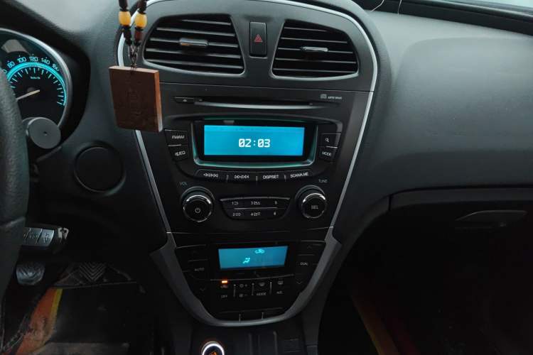Used GAC Trumpchi GS5 2012 2.0L Manual Two-Wheel Drive Comfort Edition Audio And AC Panel