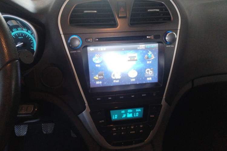 Used GAC Trumpchi GS5 2012 2.0L Manual Two-Wheel Drive Elite Edition Audio And AC Panel