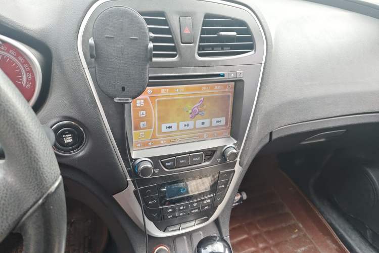 Used GAC Trumpchi GS5 2012 2.0L Automatic Two-Wheel Drive Anniversary Edition Audio And AC Panel