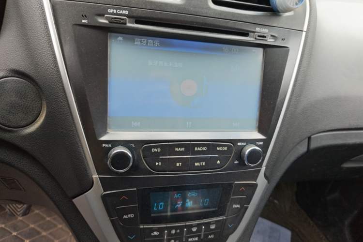 Used GAC Trumpchi GS5 2012 2.0L Manual Two-Wheel Drive Comfort Edition Audio And AC Panel