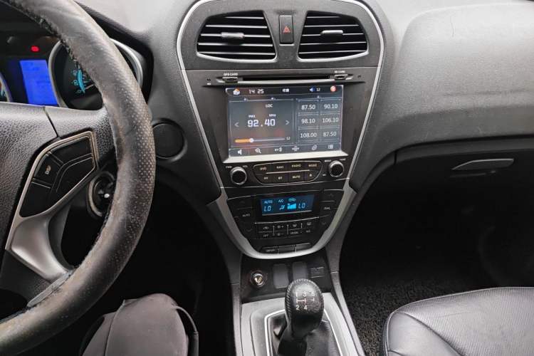Used GAC Trumpchi GS5 2012 2.0L Manual Two-Wheel Drive Elite Edition Audio And AC Panel