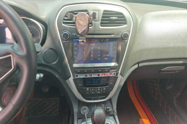 Used GAC Trumpchi GS5 2012 2.0L Manual Two-Wheel Drive Elite Edition Audio And AC Panel