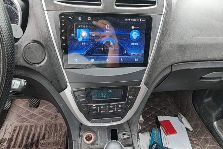 Used GAC Trumpchi GS5 2012 2.0L Manual Two-Wheel Drive Comfort Edition Audio And AC Panel