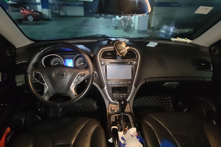 Used GAC Trumpchi GS5 2012 2.0L Automatic Two-Wheel Drive Anniversary Edition Center Console