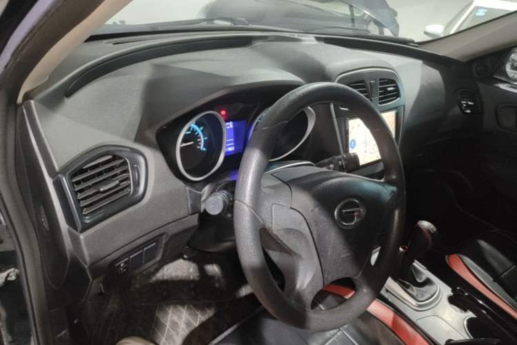 Used GAC Trumpchi GS5 2012 2.0L Manual Two-Wheel Drive Comfort Edition Center Console