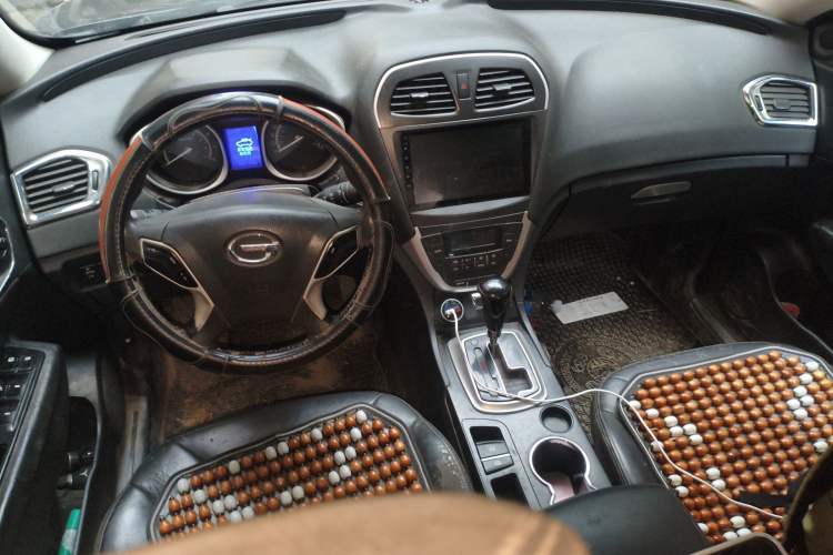 Used GAC Trumpchi GS5 2012 2.0L Automatic Two-Wheel Drive Luxury Edition Center Console