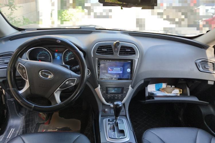 Used GAC Trumpchi GS5 2012 2.0L Automatic Two-Wheel Drive Luxury Edition Center Console