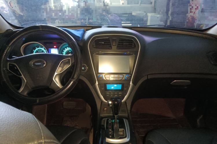 Used GAC Trumpchi GS5 2012 2.0L Automatic Two-Wheel Drive Anniversary Edition Center Console