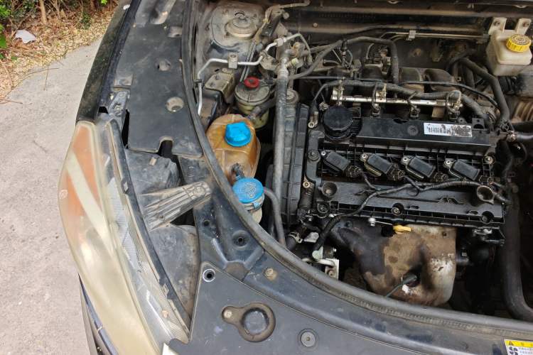 Used GAC Trumpchi GS5 2012 2.0L Automatic Two-Wheel Drive Elite Edition Engine Bay Right