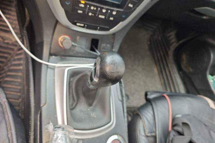 Used GAC Trumpchi GS5 2012 2.0L Manual Two-Wheel-Drive Anniversary Limited Edition Gear Lever