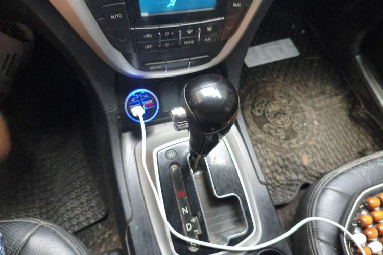 Used GAC Trumpchi GS5 2012 2.0L Automatic Two-Wheel Drive Luxury Edition Gear Lever