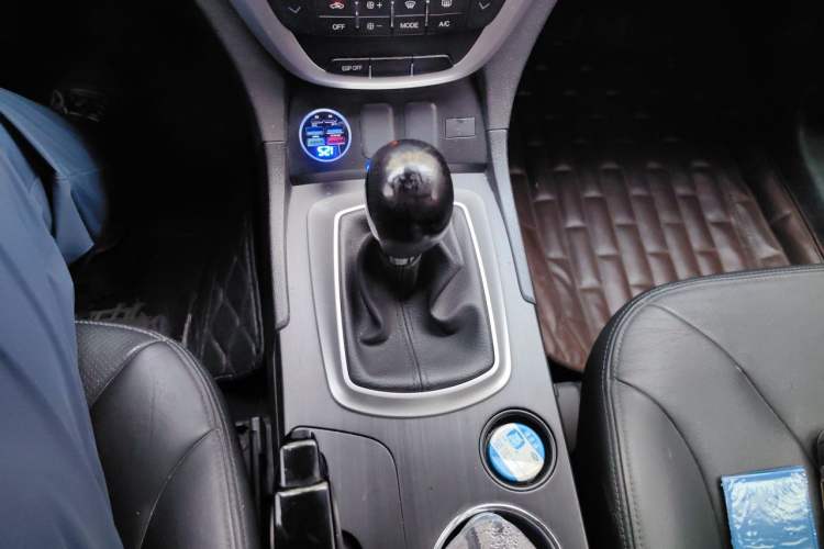 Used GAC Trumpchi GS5 2012 2.0L Manual Two-Wheel-Drive Anniversary Limited Edition Gear Lever