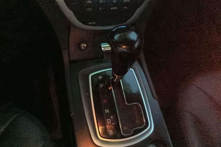 Used GAC Trumpchi GS5 2012 2.0L Automatic Two-Wheel Drive Anniversary Edition Gear Lever