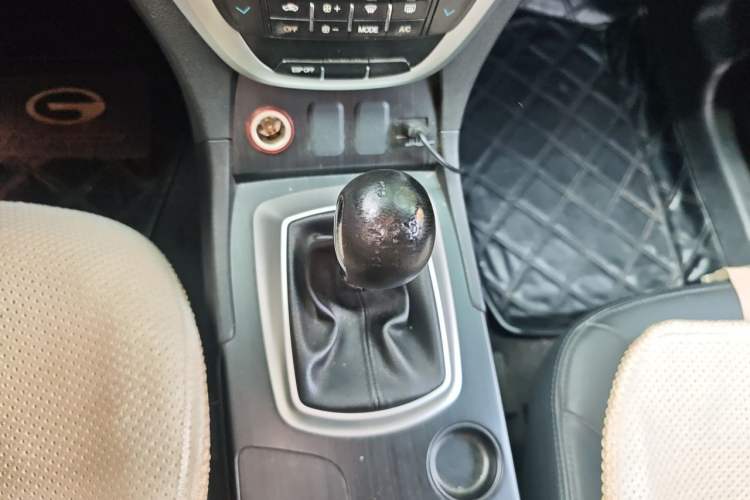 Used GAC Trumpchi GS5 2012 2.0L Manual Two-Wheel-Drive Anniversary Limited Edition Gear Lever