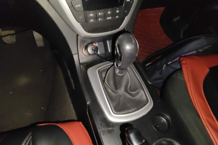 Used GAC Trumpchi GS5 2012 2.0L Manual Two-Wheel Drive Comfort Edition Gear Lever