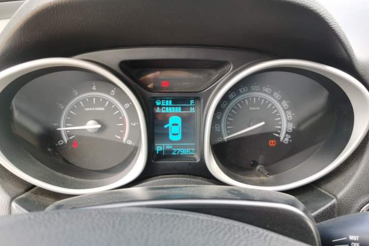 Used GAC Trumpchi GS5 2012 2.0L Automatic Two-Wheel Drive Luxury Edition Instrument Cluster